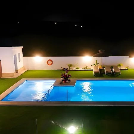 Con Piscina Comunitaria Y Terraza Privada *