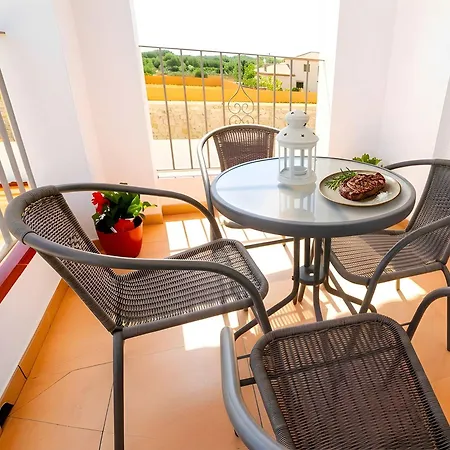 Con Piscina Comunitaria Y Terraza Privada Апартаменты